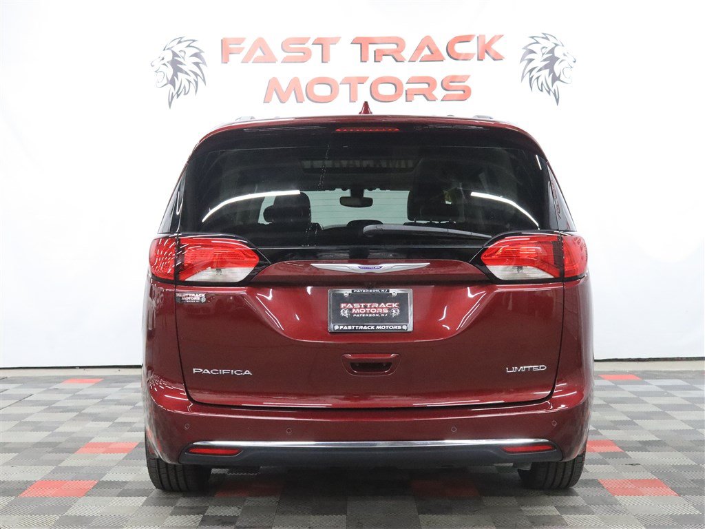 Used 2020 Chrysler Pacifica Limited FWD image 5