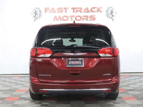 Used 2020 Chrysler Pacifica Limited FWD image 5