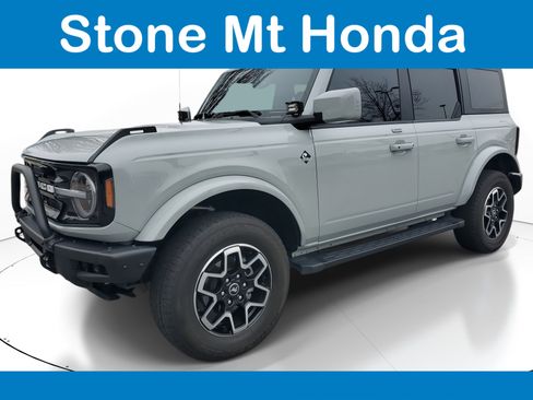 Used 2023 Ford Bronco Outer Banks image 3