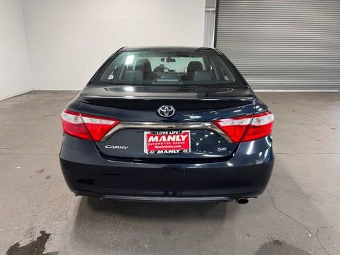Used 2016 Toyota Camry SE image 4