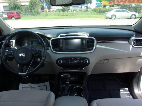 Used 2018 Kia Sorento FWD image 14