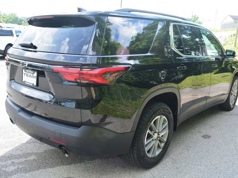 Used 2022 Chevrolet Traverse LT w/ LPO, Blackout Package AWD/4WD image 5