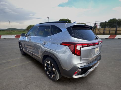 Certified 2024 Kia Seltos EX FWD image 4