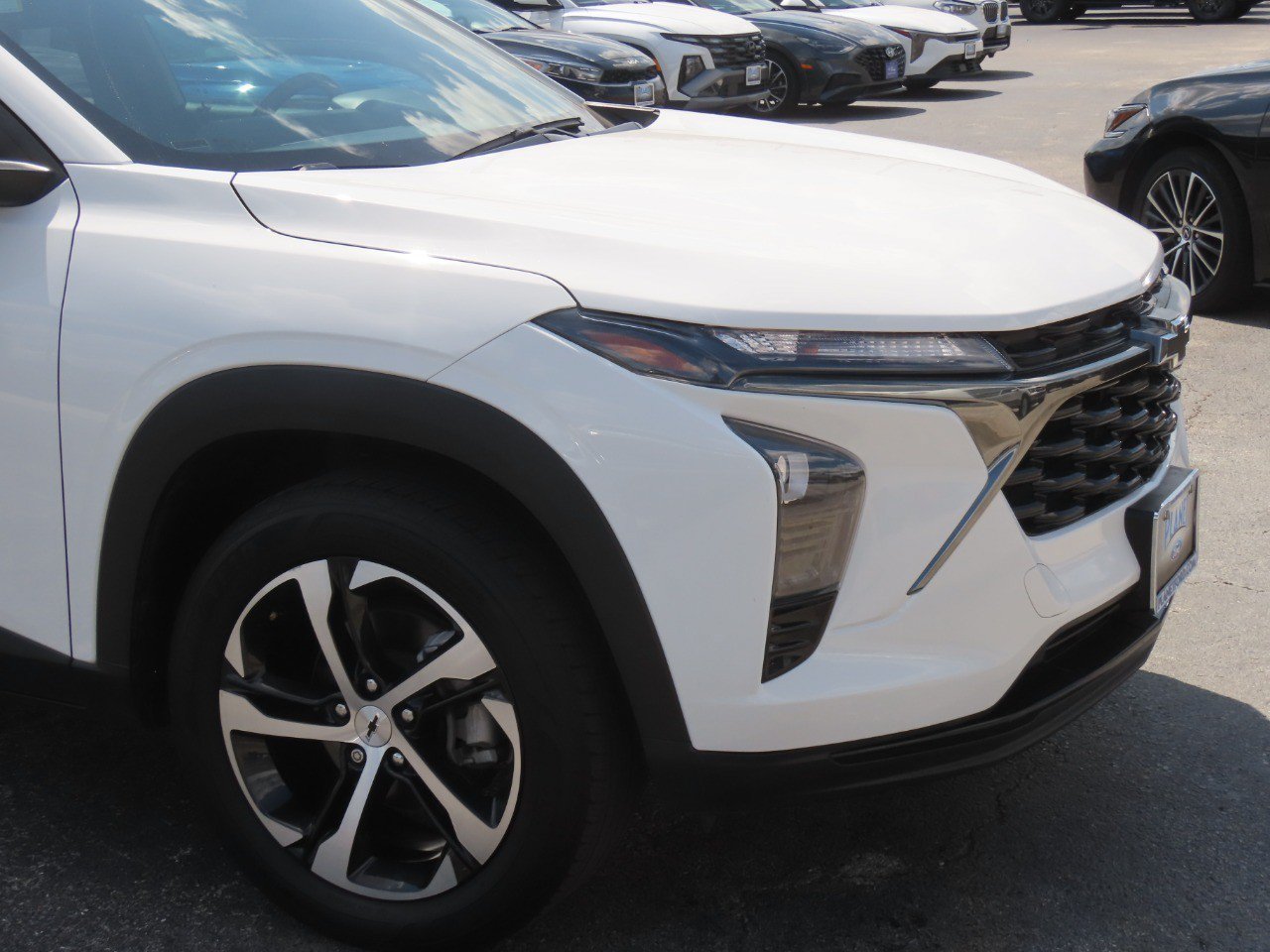 Used 2025 Chevrolet Trax RS w/ Sunroof Package FWD image 6