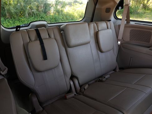 Used 2016 Chrysler Town & Country Touring image 24