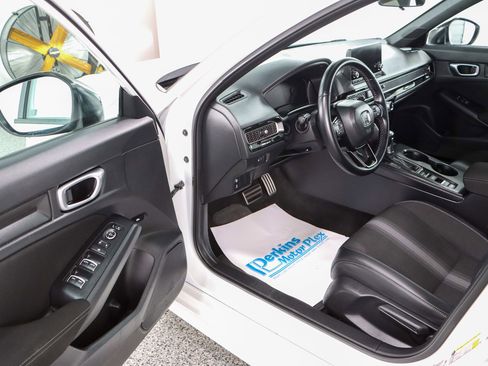 Used 2023 Honda Civic Sport image 3