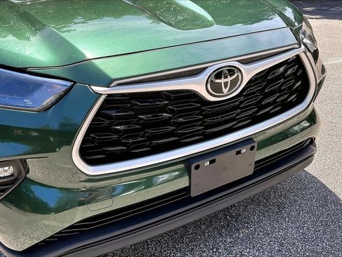 Used 2023 Toyota Highlander XLE FWD image 34