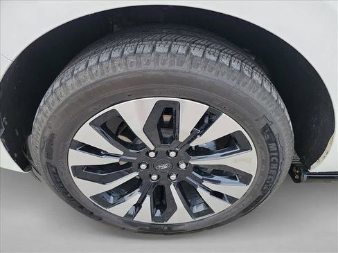 Used 2025 Ford Expedition Max Platinum w/ Driver's Package image 11