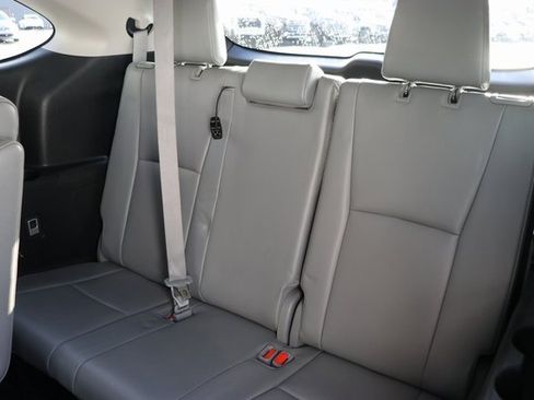 Used 2023 Toyota Highlander L image 15