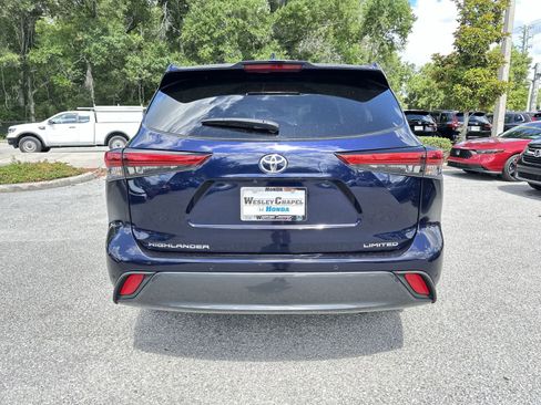 Used 2022 Toyota Highlander Limited FWD image 5