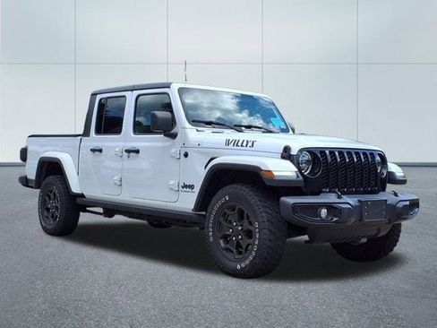 Used 2021 Jeep Gladiator Willys image 25