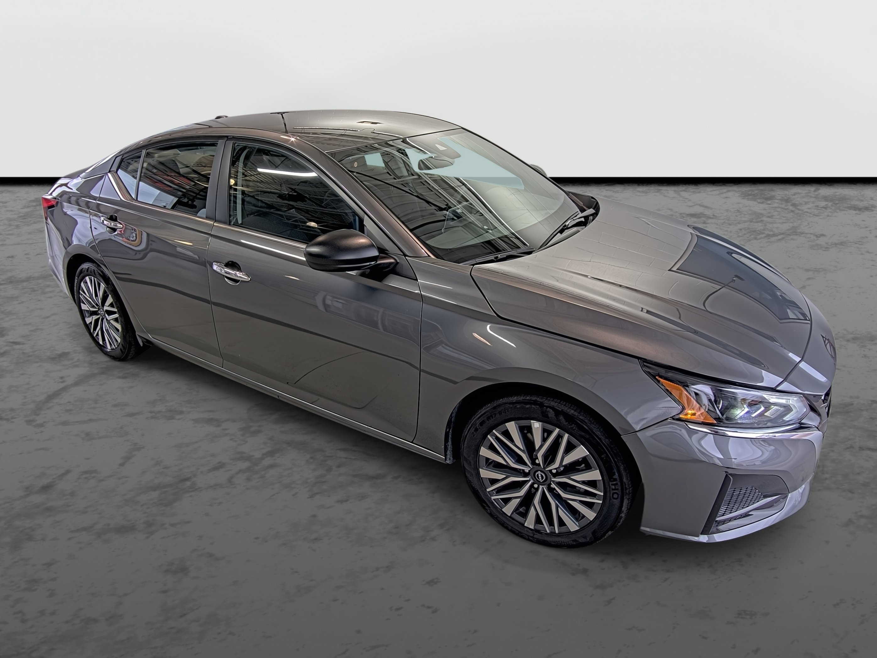 Used 2025 Nissan Altima 2.5 SV FWD image 4