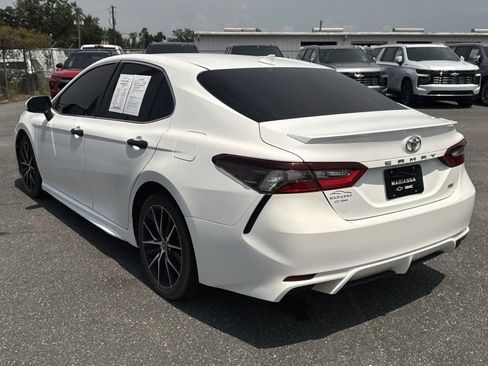 Used 2021 Toyota Camry SE FWD image 6