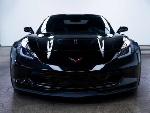 Used 2015 Chevrolet Corvette Z06 w/ 3LZ Preferred Equipment Group image 2