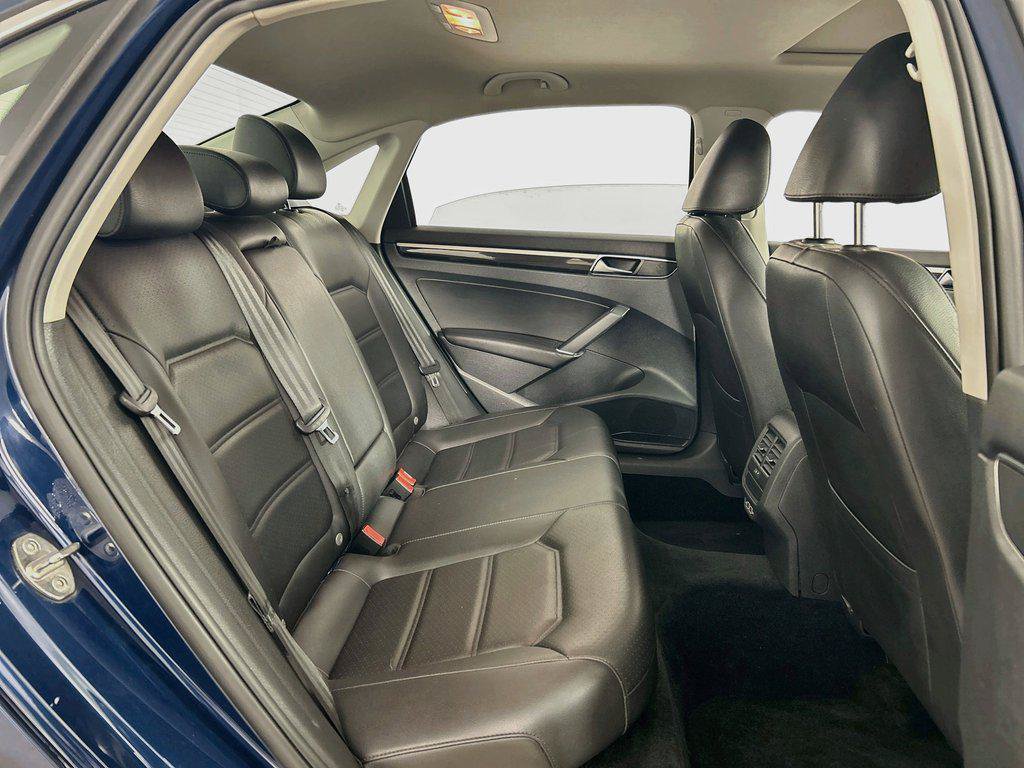 Used 2019 Volkswagen Passat 2.0T SE R-Line FWD image 28