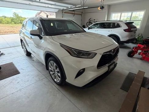 Used 2021 Toyota Highlander Limited AWD/4WD image 5