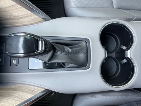 Used 2021 Toyota Venza Limited image 33