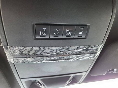 Used 2020 Dodge Grand Caravan GT FWD image 31