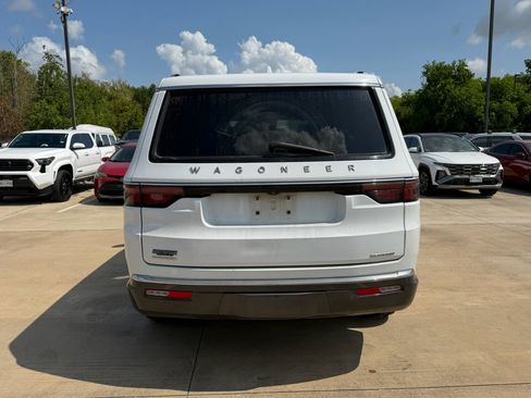 Used 2022 Jeep Wagoneer Series II w/ Premium Group I AWD/4WD image 5