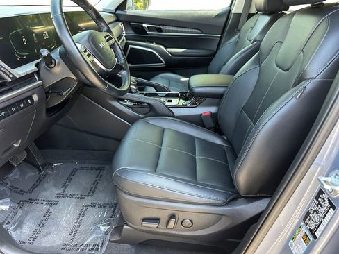 Used 2023 Kia Telluride EX w/ EX Captain's Chair Package AWD/4WD image 9