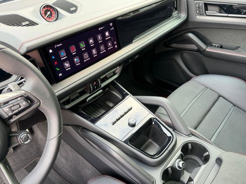 Used 2025 Porsche Cayenne GTS image 39