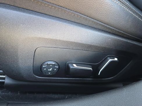 Used 2025 BMW 330i Sedan image 16