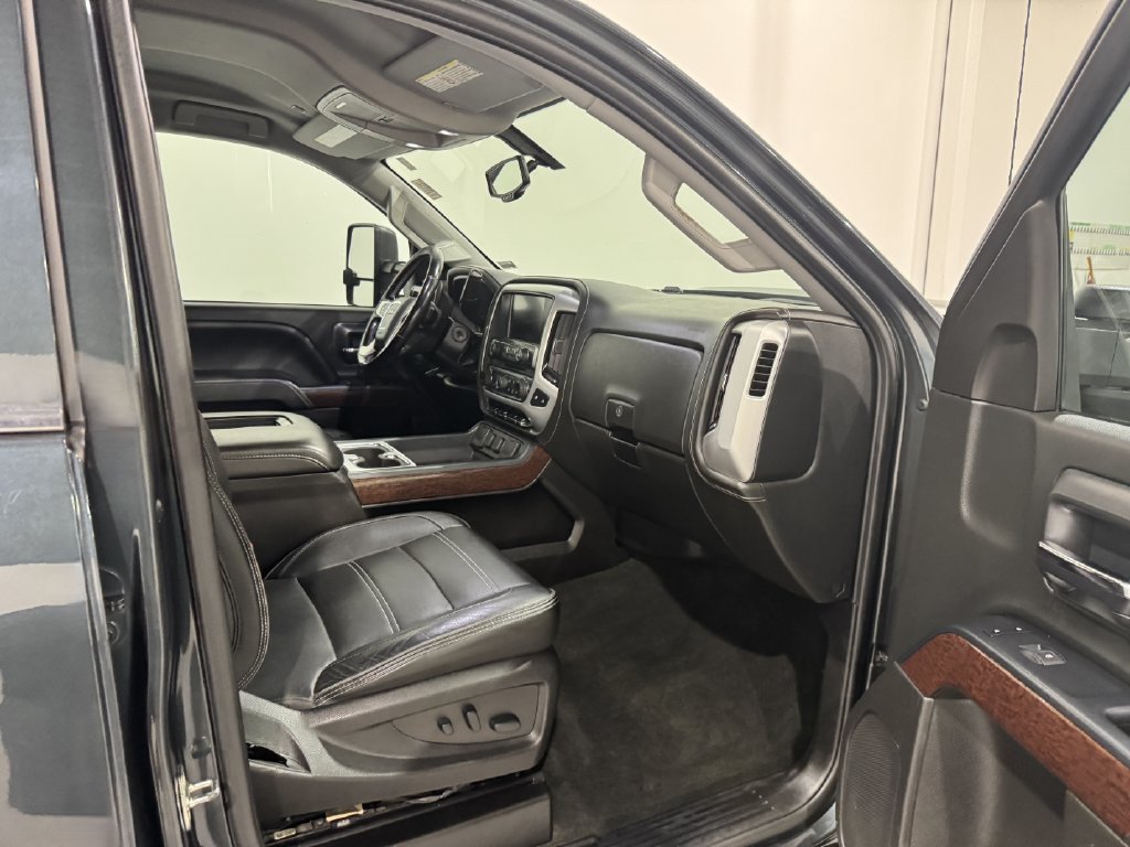 Used 2018 GMC Sierra 3500 SLE w/ SLE Preferred Package AWD/4WD image 22