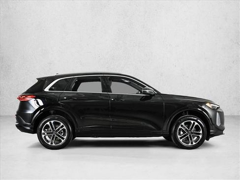 Certified 2025 Audi Q5 Premium w/ Convenience Package AWD/4WD image 5