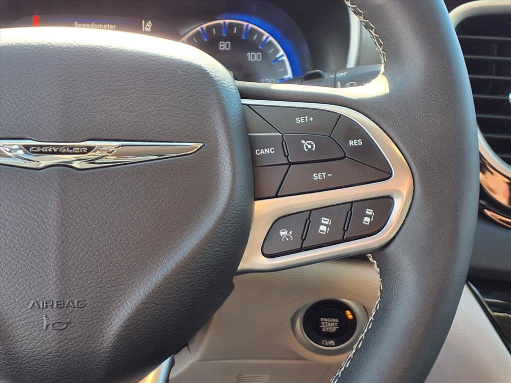 Used 2024 Chrysler Pacifica Touring-L FWD image 17