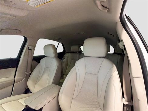 Used 2023 Buick Envision Essence image 17