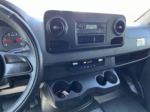 Used 2022 Mercedes-Benz Sprinter 2500 image 18