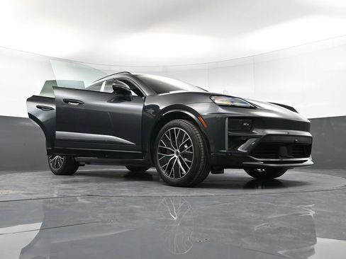 New 2026 Porsche Macan Turbo Electric image 39