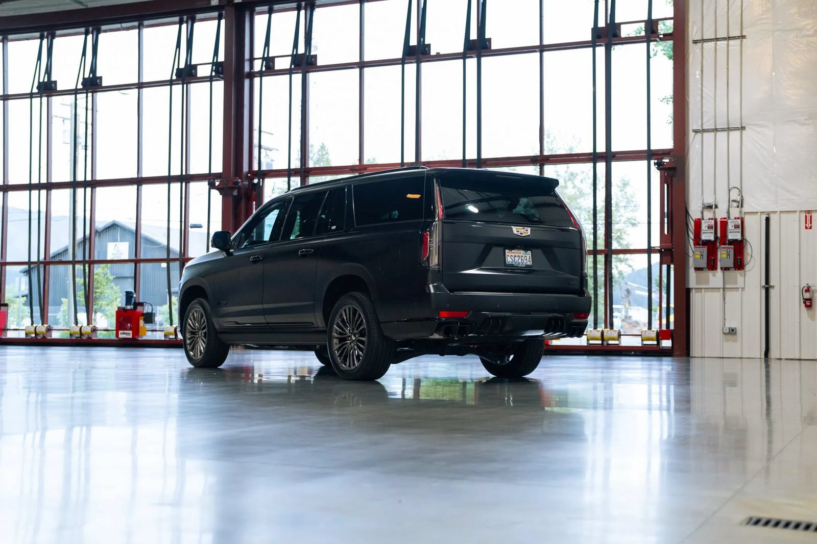 Used 2024 Cadillac Escalade ESV V AWD/4WD image 16