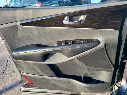 Used 2019 Kia Sorento EX image 14