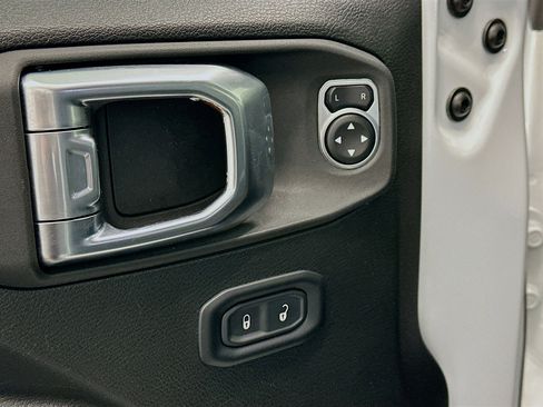 Used 2025 Jeep Wrangler Unlimited Rubicon image 15