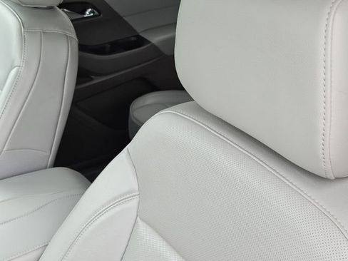 Used 2018 Chevrolet Traverse Premier w/ Driver Confidence II Package FWD image 25