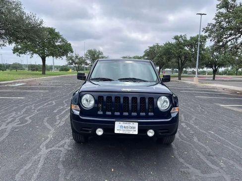 Used 2017 Jeep Patriot Latitude FWD image 2