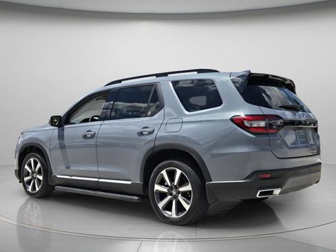 Used 2024 Honda Pilot Touring image 8