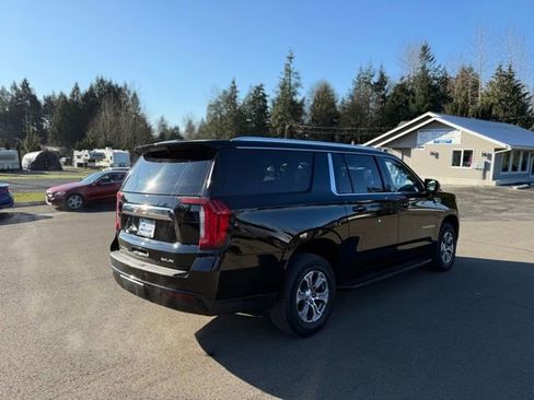 Used 2023 GMC Yukon XL SLE image 5