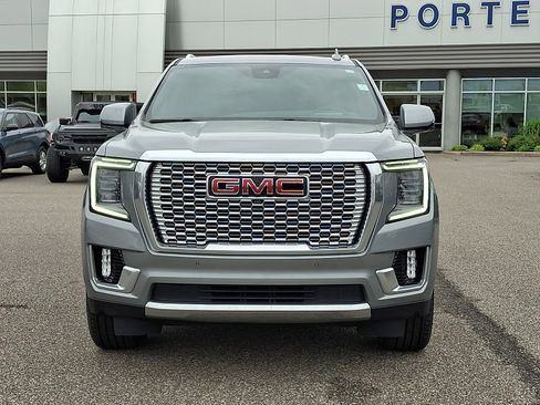 Used 2023 GMC Yukon XL Denali w/ Denali Reserve Package AWD/4WD image 3