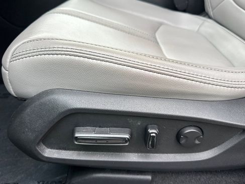 Used 2025 Honda Pilot Touring image 14