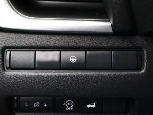 Used 2025 Nissan Rogue SV FWD image 22