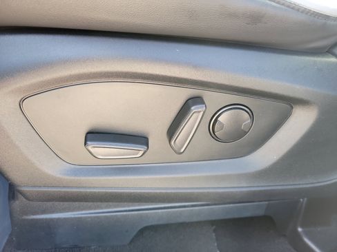 Used 2021 Ford Explorer XLT w/ Equipment Group 202A image 12