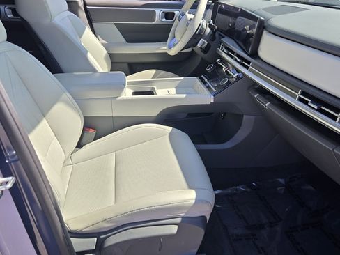 Used 2025 Hyundai Santa Fe SEL FWD image 16