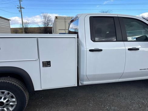 New 2025 GMC Sierra 2500 Pro w/ Convenience Package image 10