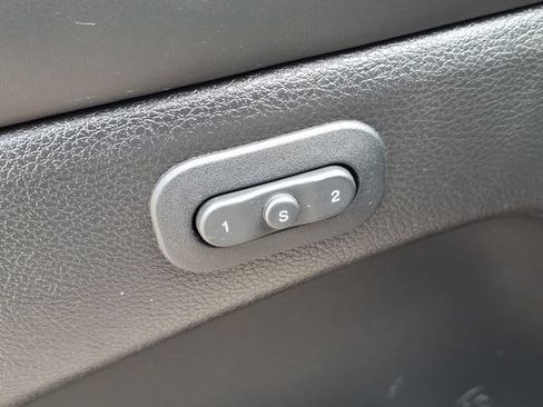 Used 2019 Jeep Grand Cherokee Overland AWD/4WD image 17