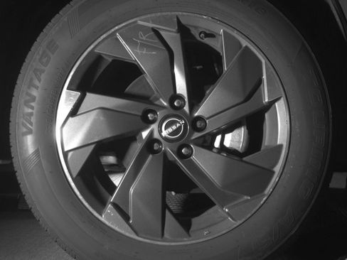 Used 2025 Nissan Rogue SV FWD image 16