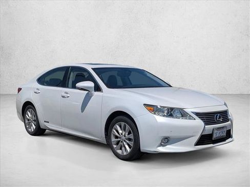Used 2014 Lexus ES 300h w/ Luxury Package w/Bamboo Trim FWD image 3