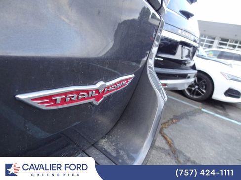 Used 2019 Jeep Grand Cherokee Trailhawk AWD/4WD image 6