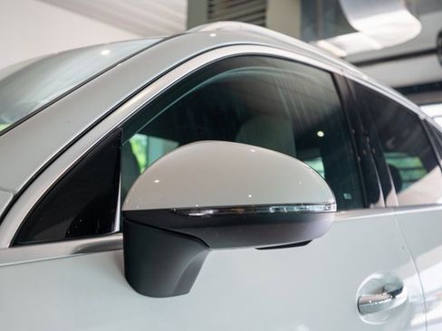 Certified 2025 Mercedes-Benz GLC 300 4MATIC image 8